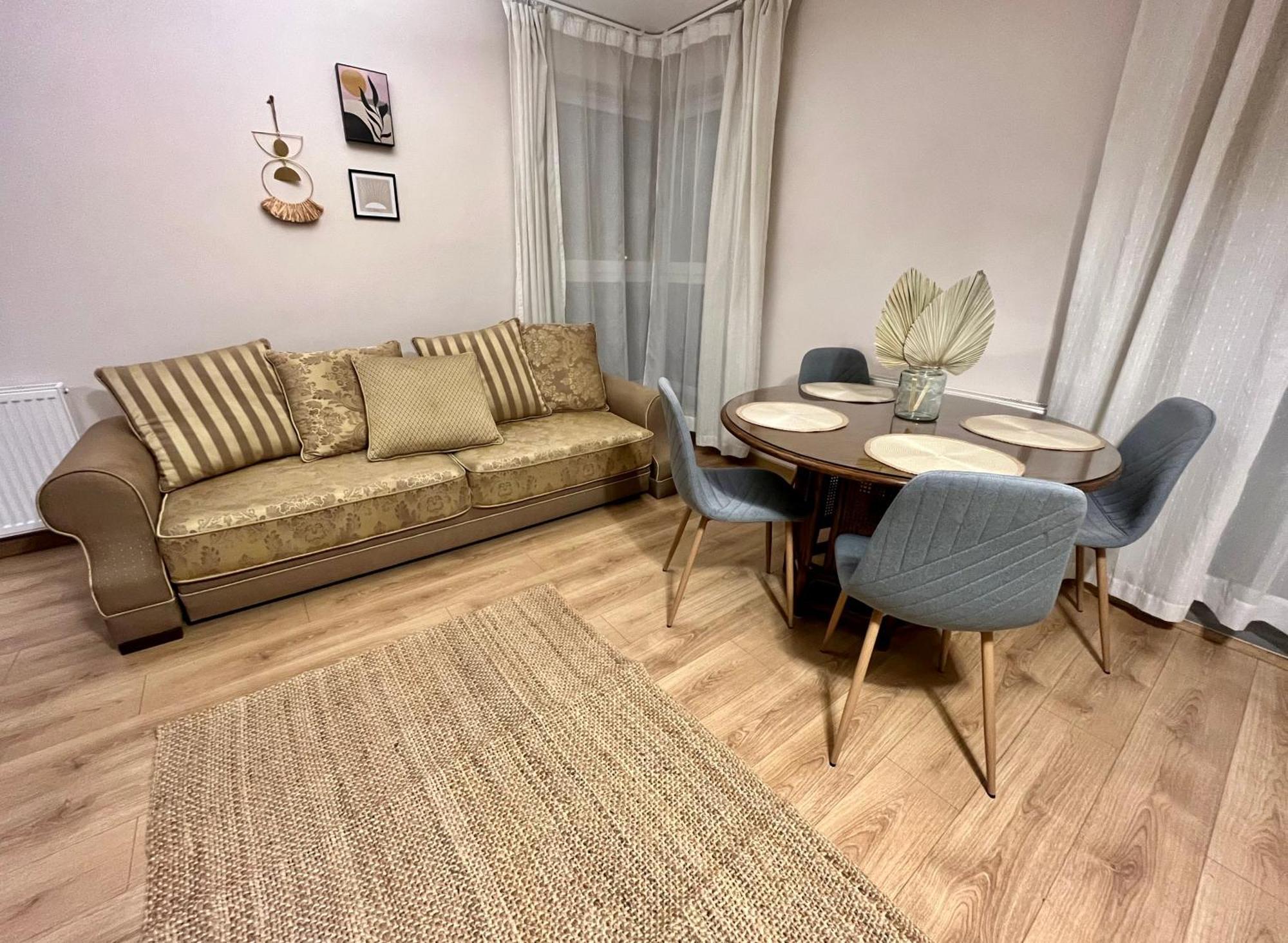 Oldtown Retro Apartment By Marina With Balcony For 6 People Γκντανσκ Εξωτερικό φωτογραφία